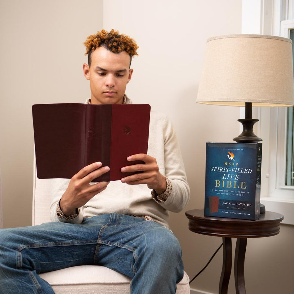 NKJV, Spirit-Filled Life Bible, Third Edition, Red Letter Edition, Comfort Print: Kingdom Equipping Through, product view 2