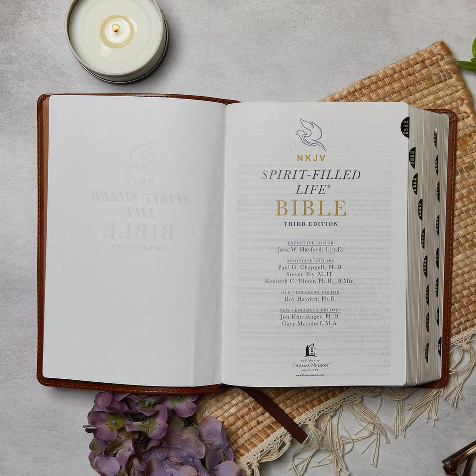 NKJV, Spirit-Filled Life Bible, Third Edition, Red Letter Edition, Comfort Print: Kingdom Equipping Through, product view 2