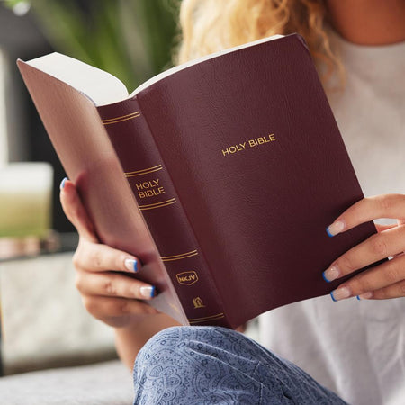 Gift and Award Bible (NKJV) - Red Letter Version - Burgundy Leather-Look by HarperCollins, product view 2