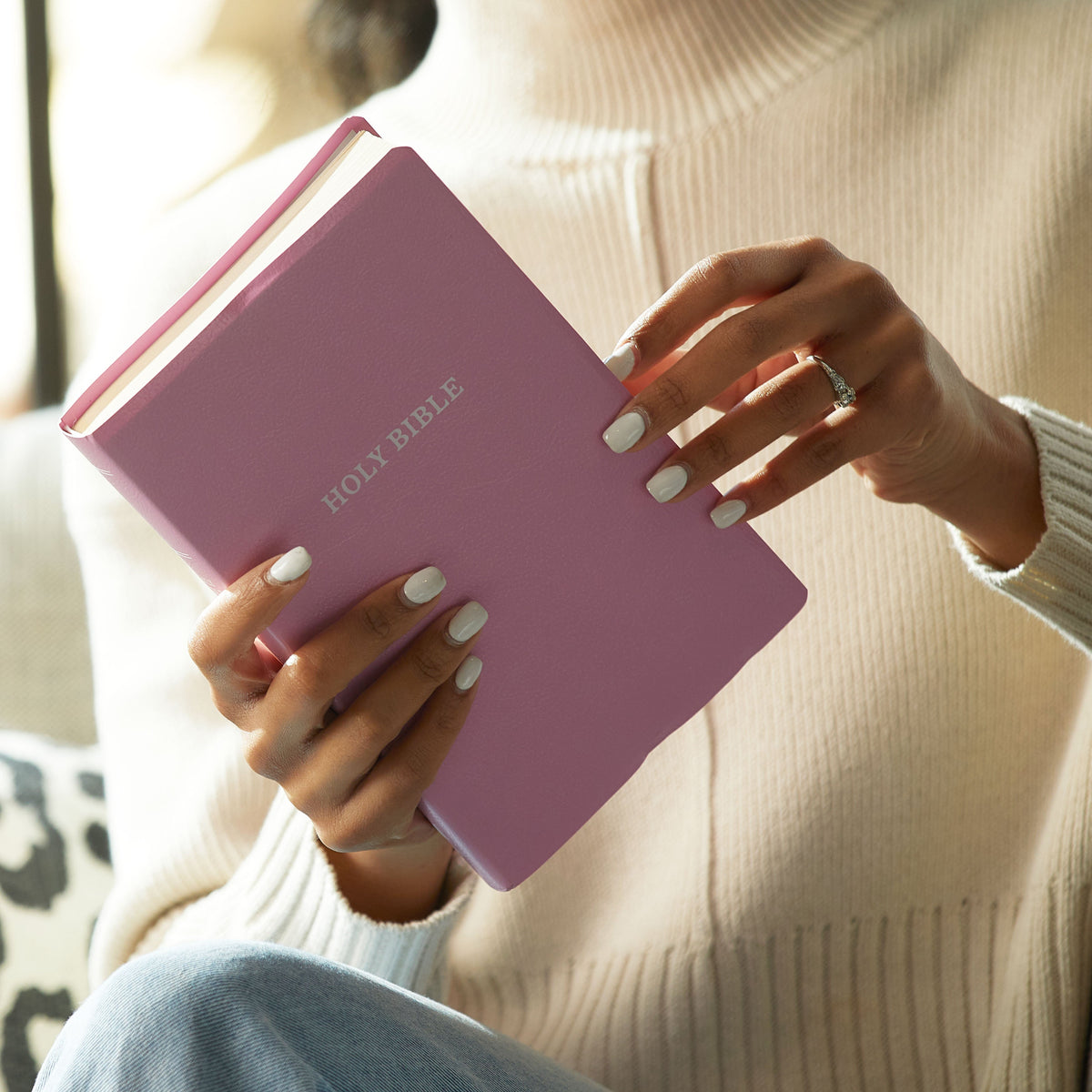KJV Holy Bible: Gift and Award, Pink Leather-Look, Red Letter, Comfort Print: King James Version: Holy, product view 3