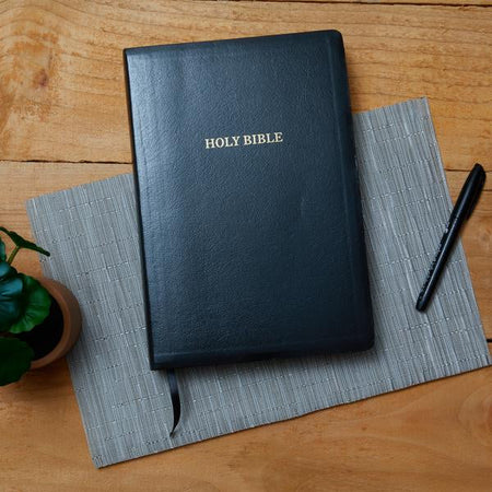 KJV, Reference Bible, Super Giant Print, Red Letter Edition, Comfort Print – Leatherflex, Black, product view 2