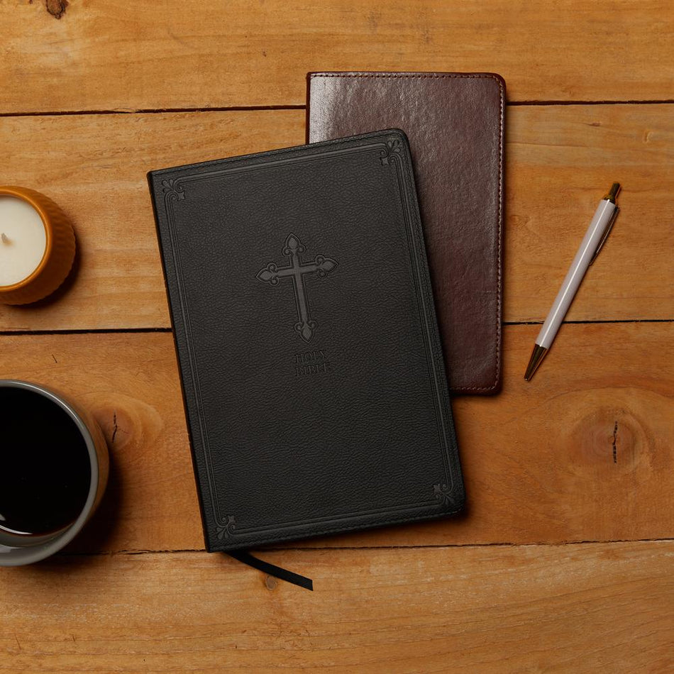 KJV, Value Thinline Bible, Large Print, Red Letter Edition, Comfort Print – Leathersoft™ Large Print, Black, product view 2