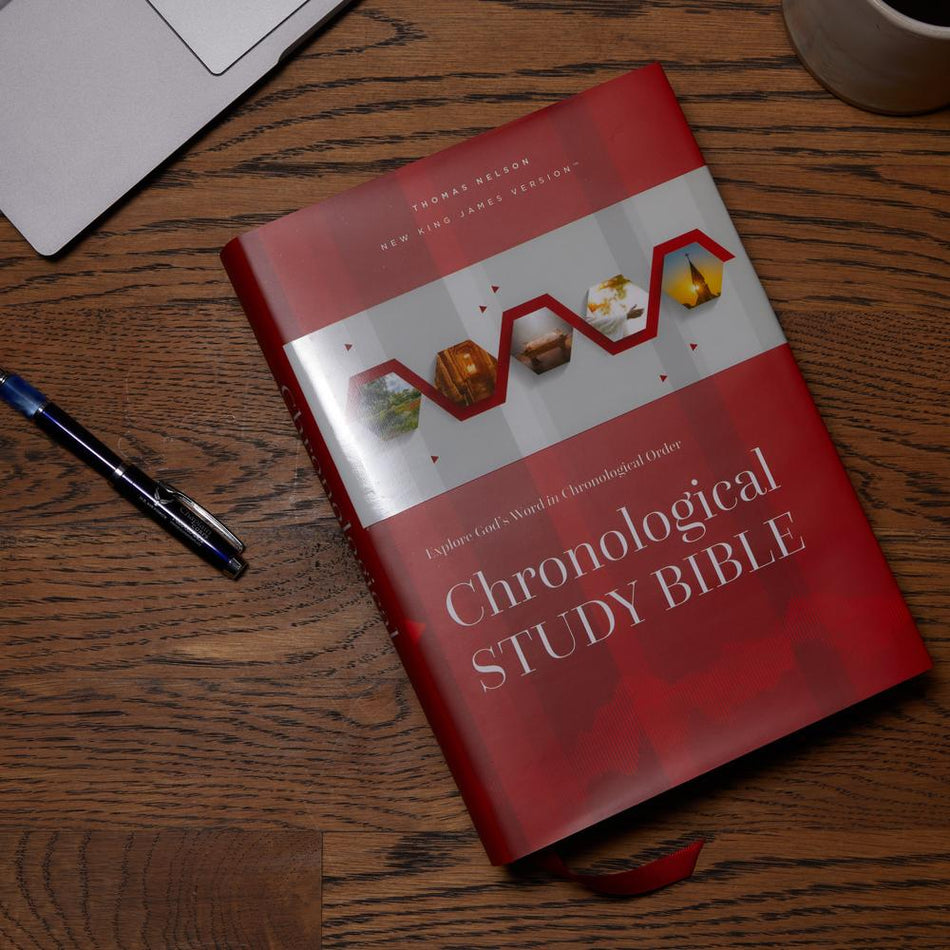 NKJV, Chronological Study Bible, Comfort Print: Holy Bible, New King James Version – Hardcover, product view 2