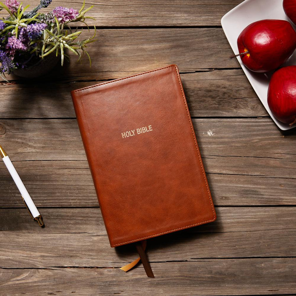 NKJV, Foundation Study Bible, Large Print, Red Letter Edition, Comfort Print: Holy Bible, New King James, product view 2