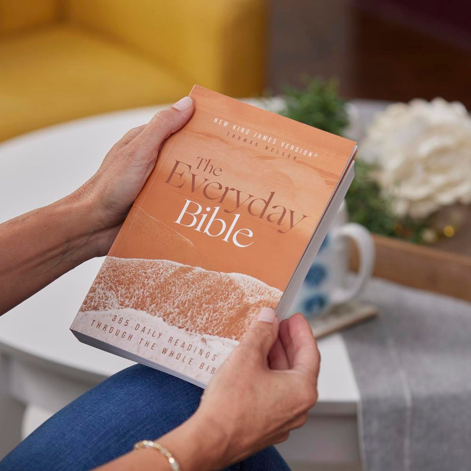 NKJV, The Everyday Bible, Red Letter, Comfort Print: 365 Daily Readings Through the Whole Bible – Softcover, product view 2