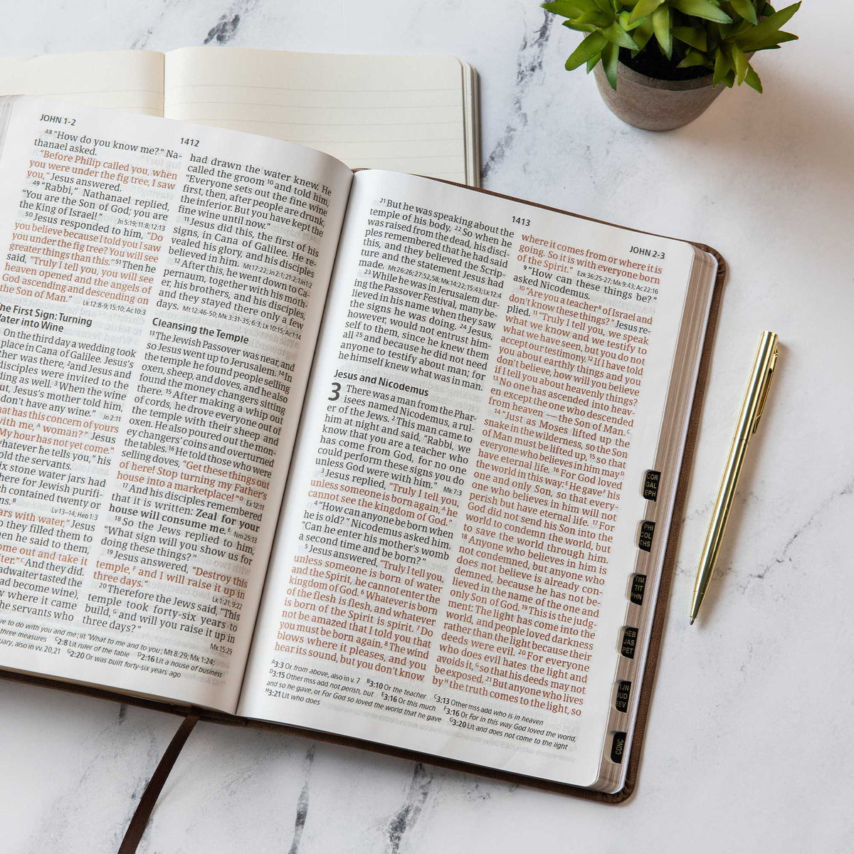 Giant Print Reference Bible (CSB) by Broadman and Holman, product view 4