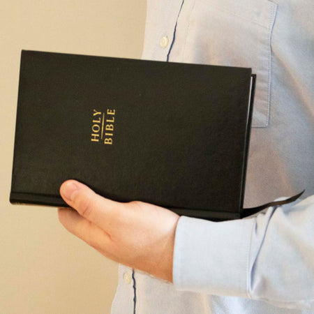 KJV, Compact Center-Column Reference Bible, Red Letter, Comfort Print – Hardcover, Black by HarperCollins, product view 3