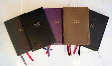 KJV, Compact Center-Column Reference Bible, Red Letter, Comfort Print – Hardcover, Black by HarperCollins, product view 4