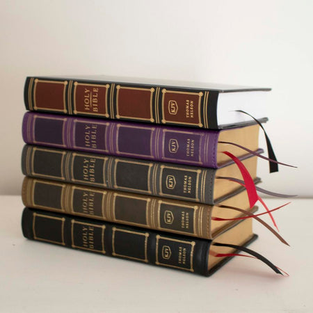 KJV, Compact Center-Column Reference Bible, Red Letter, Comfort Print – Hardcover, Black by HarperCollins, product view 5