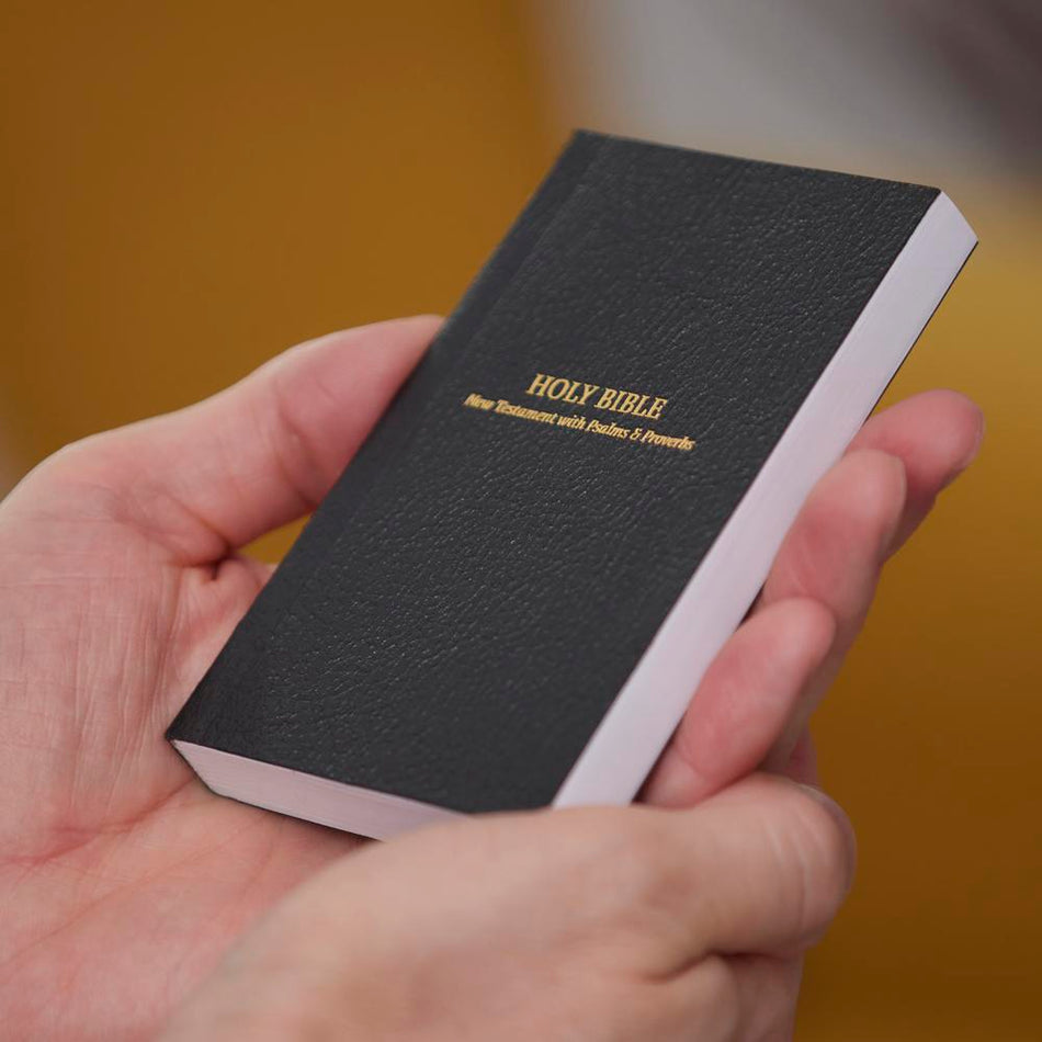 KJV Holy Bible: Pocket New Testament with Psalms and Proverbs, Black Softcover, Red Letter, Comfort Print, product view 2