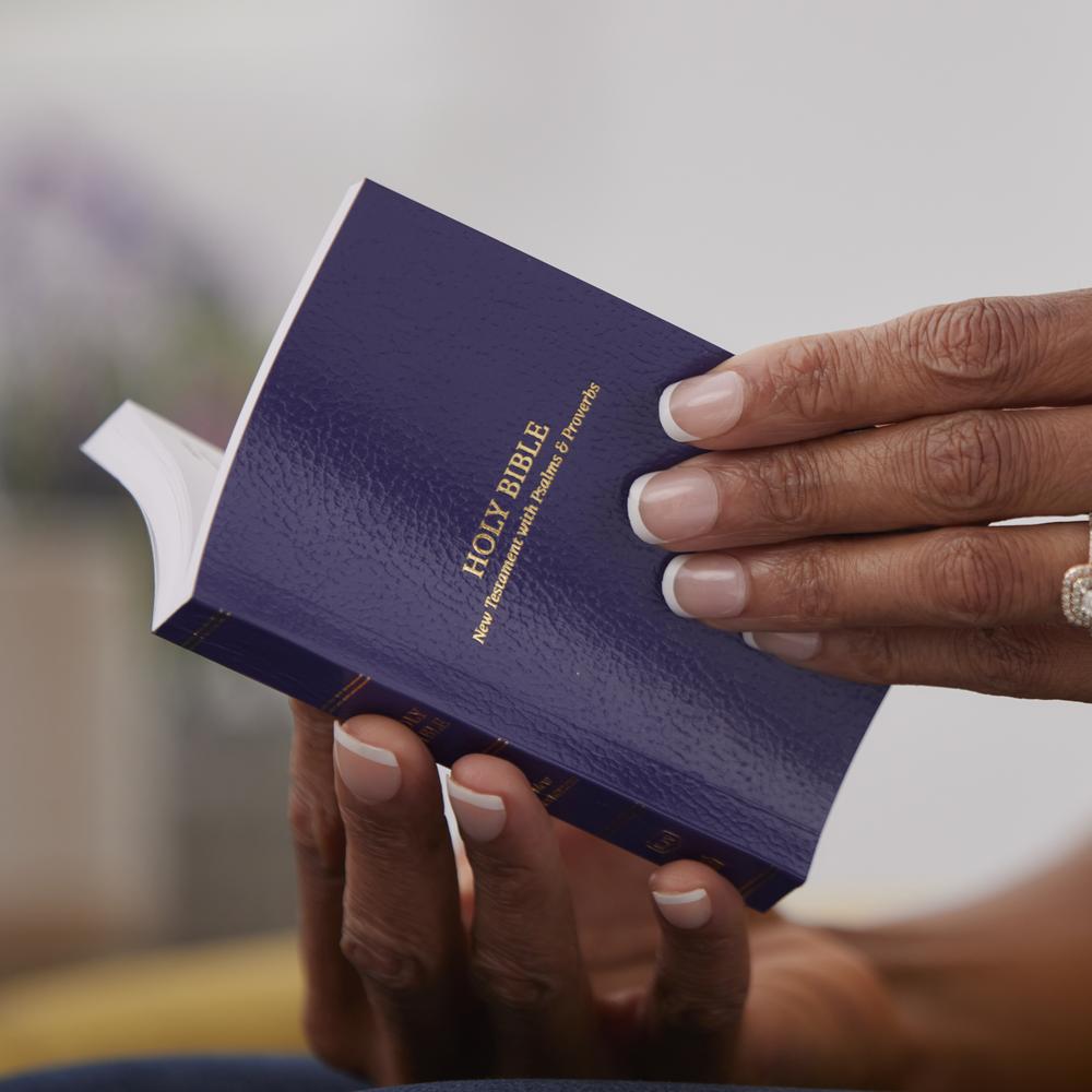 KJV Holy Bible: Pocket New Testament with Psalms and Proverbs, Purple Softcover, Red Letter, Comfort Print, product view 4