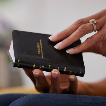 KJV Holy Bible: Pocket New Testament with Psalms and Proverbs, Black Leatherflex, Red Letter, Comfort Print, product view 4