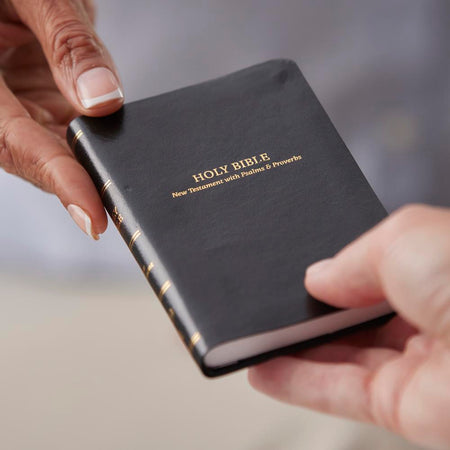KJV Holy Bible: Pocket New Testament with Psalms and Proverbs, Black Leatherflex, Red Letter, Comfort Print, product view 2