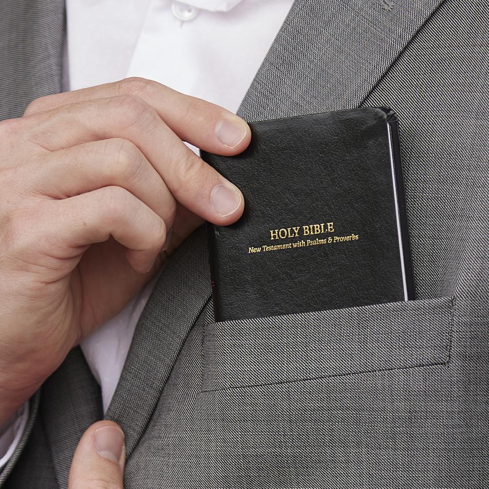 KJV Holy Bible: Pocket New Testament with Psalms and Proverbs, Black Leatherflex, Red Letter, Comfort Print, product view 5