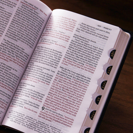NKJV Personal Size Large Print Bible with 43,000 Cross References, Black Leathersoft, Red Letter, Comfort, product view 3