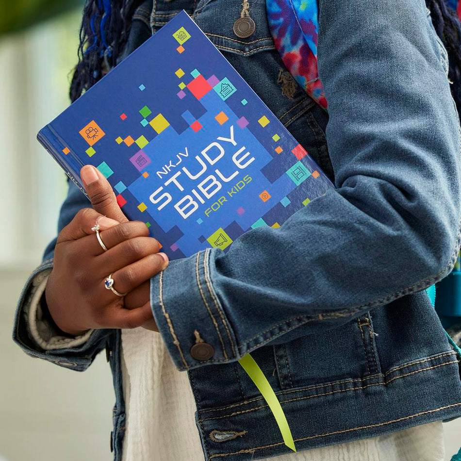 NKJV, Study Bible for Kids: The Premier Study Bible for Children (Ages 7-12) – Hardcover by HarperCollins, product view 2