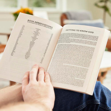Outreach New Testament Bible (NKJV) - Large Print - Cross Softcover by HarperCollins, product view 4