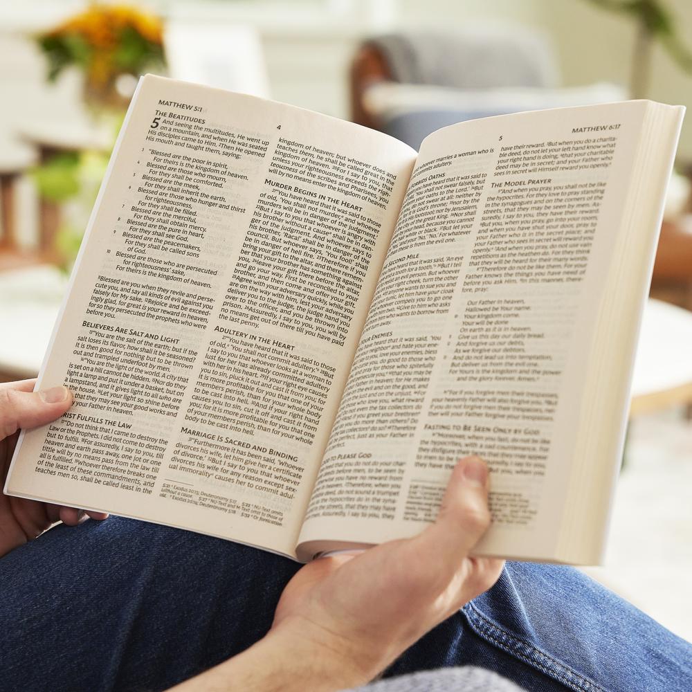 Outreach New Testament Bible (NKJV) - Large Print - Cross Softcover by HarperCollins, product view 6