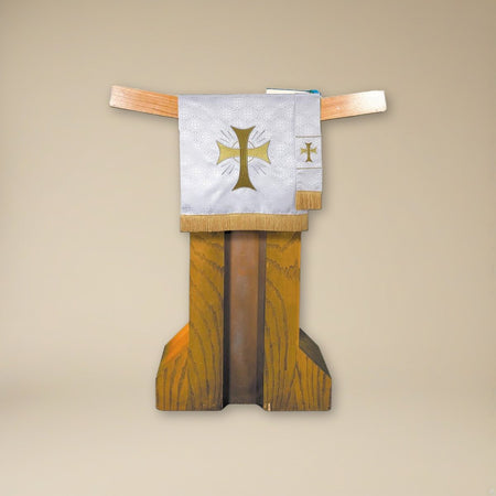 Jacquard Parament Pulpit Scarf w/Fringe - Cross on a cream backdrop